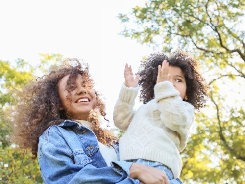 Rüyada Çamaşır Asarken Düşürmek