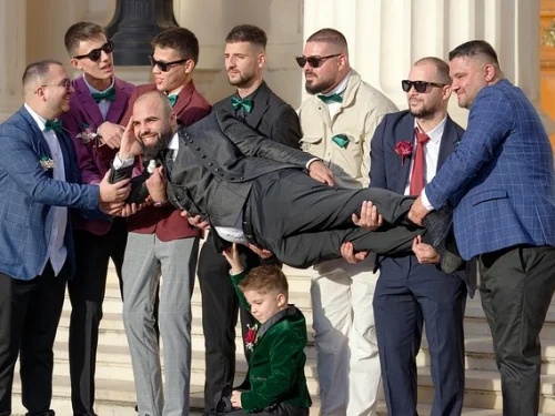 Rüyada Çocuğunu Havuza Sokmak