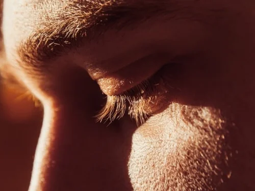 Rüyada Çok Sesli Osurmak