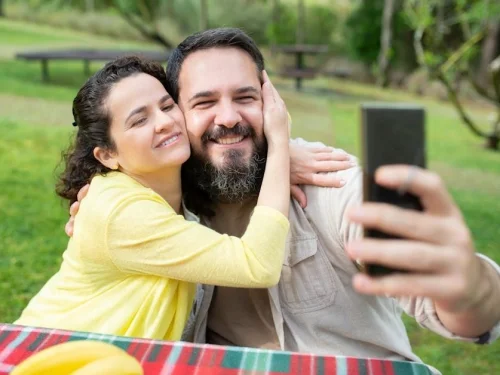 Rüyada Ölen Birinin Gözünü Kapatmak
