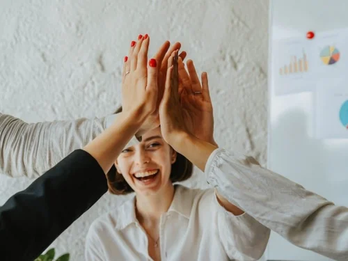 Rüyada Ölen Kişiye Sarılmak Ve Ağlamak