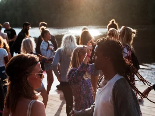 Rüyada Ölmüş Anneyle Gülmek