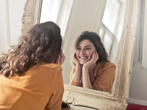 Rüyada Ölmüş Anneyle Kol Kola Yürümek