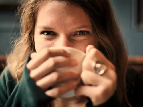 Rüyada Ölmüş Babadan Dayaktan Yemek