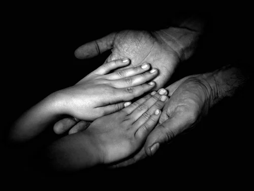 Rüyada Ölmüş Babanın Elinden Tutup Yürümek