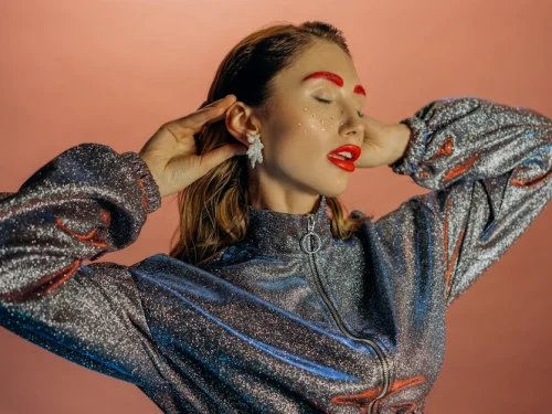 Rüyada Ölmüş İnsana Kına Yakmak