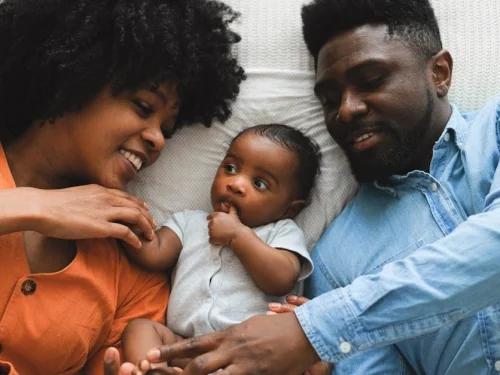 Rüyada Ölmüş Kişinin Evinde Yemek Yemek