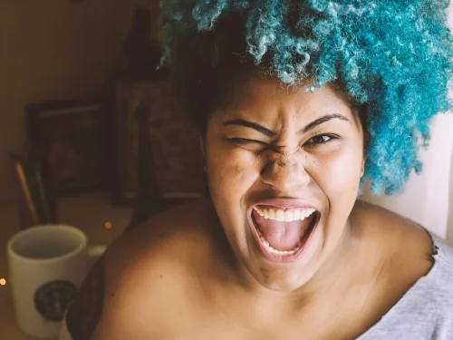 Rüyada Ölmüş Komşunun Evine Gitmek