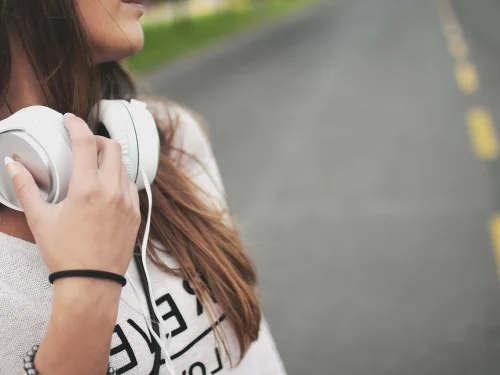 Rüyada Ölmüş Olan Babanın Elini Öpmek