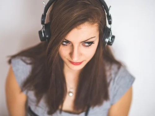 Rüyada Ölmüş Olan Birinin Sırtını Kaşımak