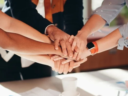 Rüyada Ölmüş Teyzesine Sarılmak