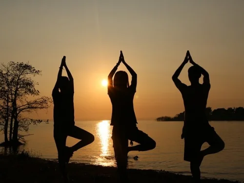 Rüyada Ölülerin Arasında Dolaşmak