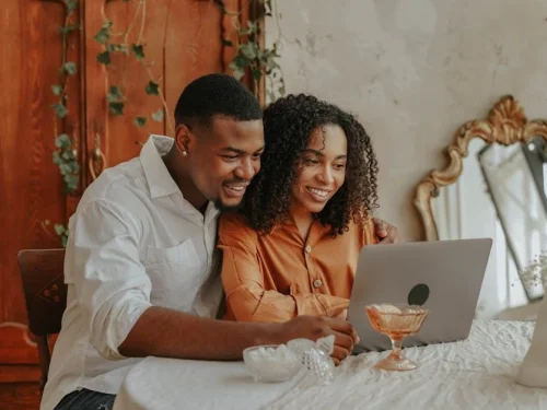 Rüyada Ölünün Gömleğini Giymek